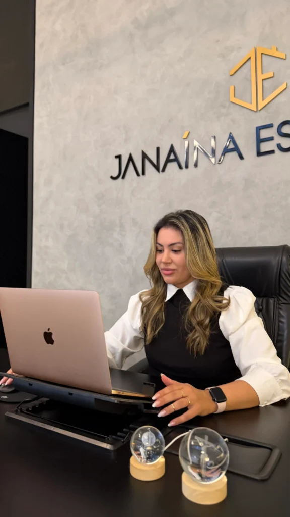 Janaína Escarpas